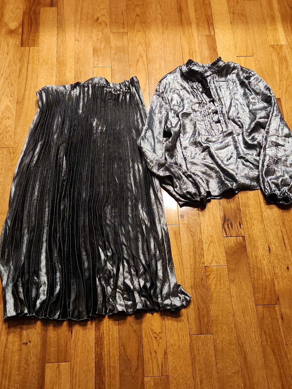 Metallic Silver Pleated Midi Skirt - Elegant Women's Skirt Size XL
